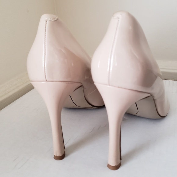 Nine West Patent Leather Cream Heels Size 8.5 EUC - Picture 2 of 8